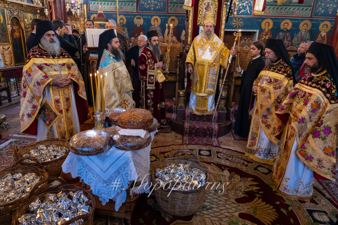 ΛΑΜΠΡΗ Η ΠΑΝΗΓΥΡΗ ΤΩΝ ΠΑΜΜΕΓΙΣΤΩΝ ΤΑΞΙΑΡΧΩΝ  ΣΤΟ ΠΑΛΑΙΟΧΩΡΙ ΧΑΛΚΙΔΙΚΗΣ