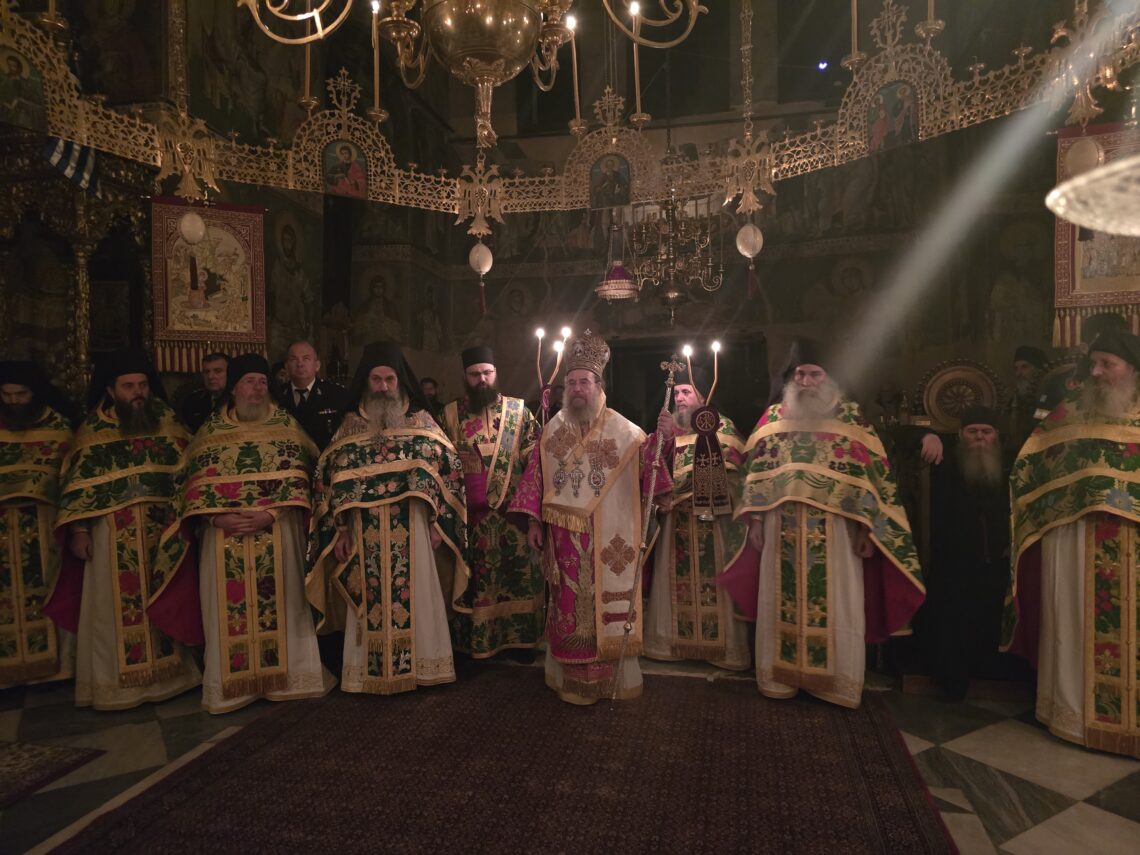 Ο ΣΕΒΑΣΜΙΩΤΑΤΟΣ  ΣΤΟ ΑΓΙΟΝ ΟΡΟΣ ΓΙΑ ΤΑ ΧΡΙΣΤΟΥΓΕΝΝΑ ΜΕ ΤΟ ΠΑΤΡΩΟ ΗΜΕΡΟΛΟΓΙΟ